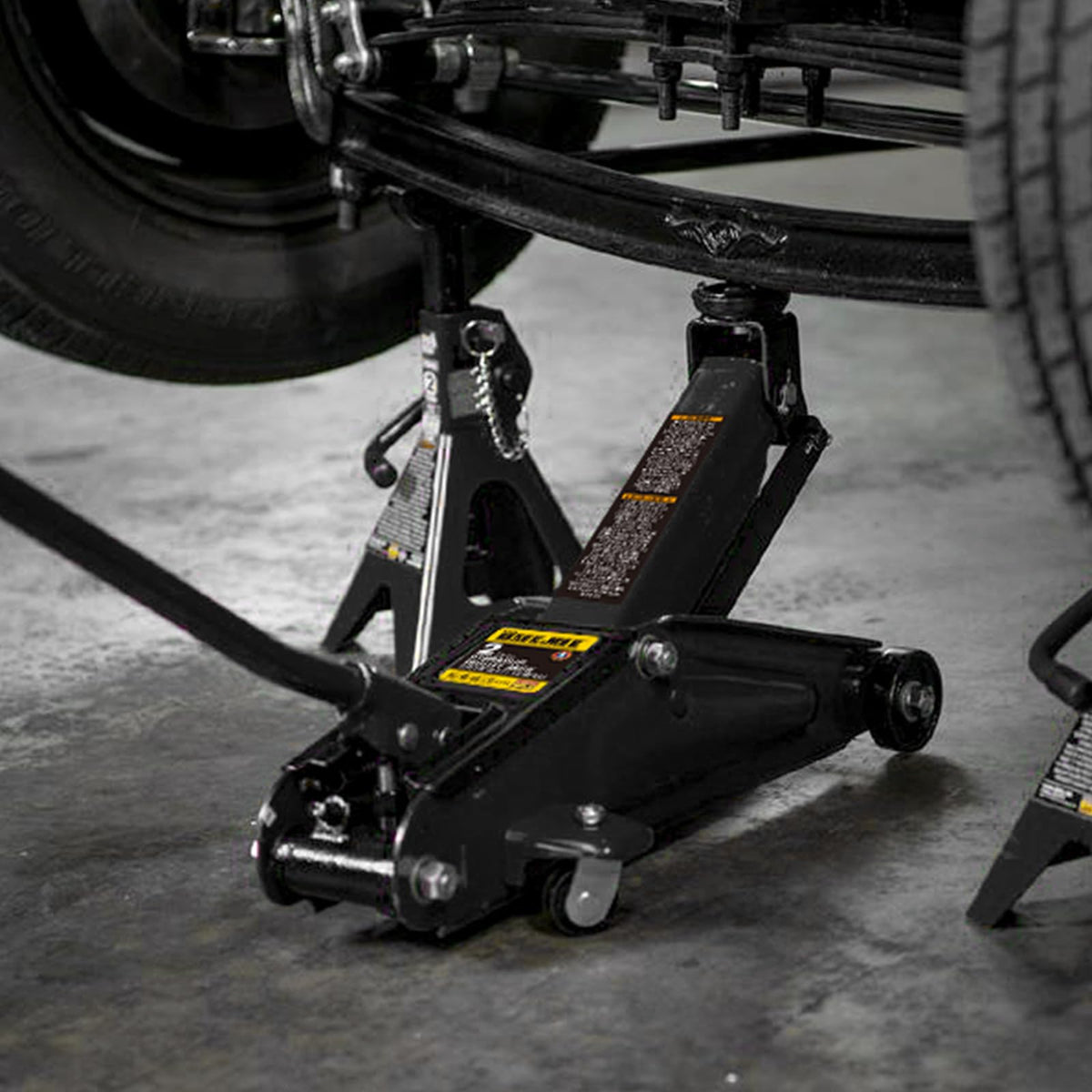 2 Ton Hydraulic Floor Jack, 4000 lbs Low Profile Steel Car Jack, Black Y578